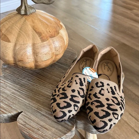 Seychelles Brown Leopard Print Flats - Picture 2 of 6